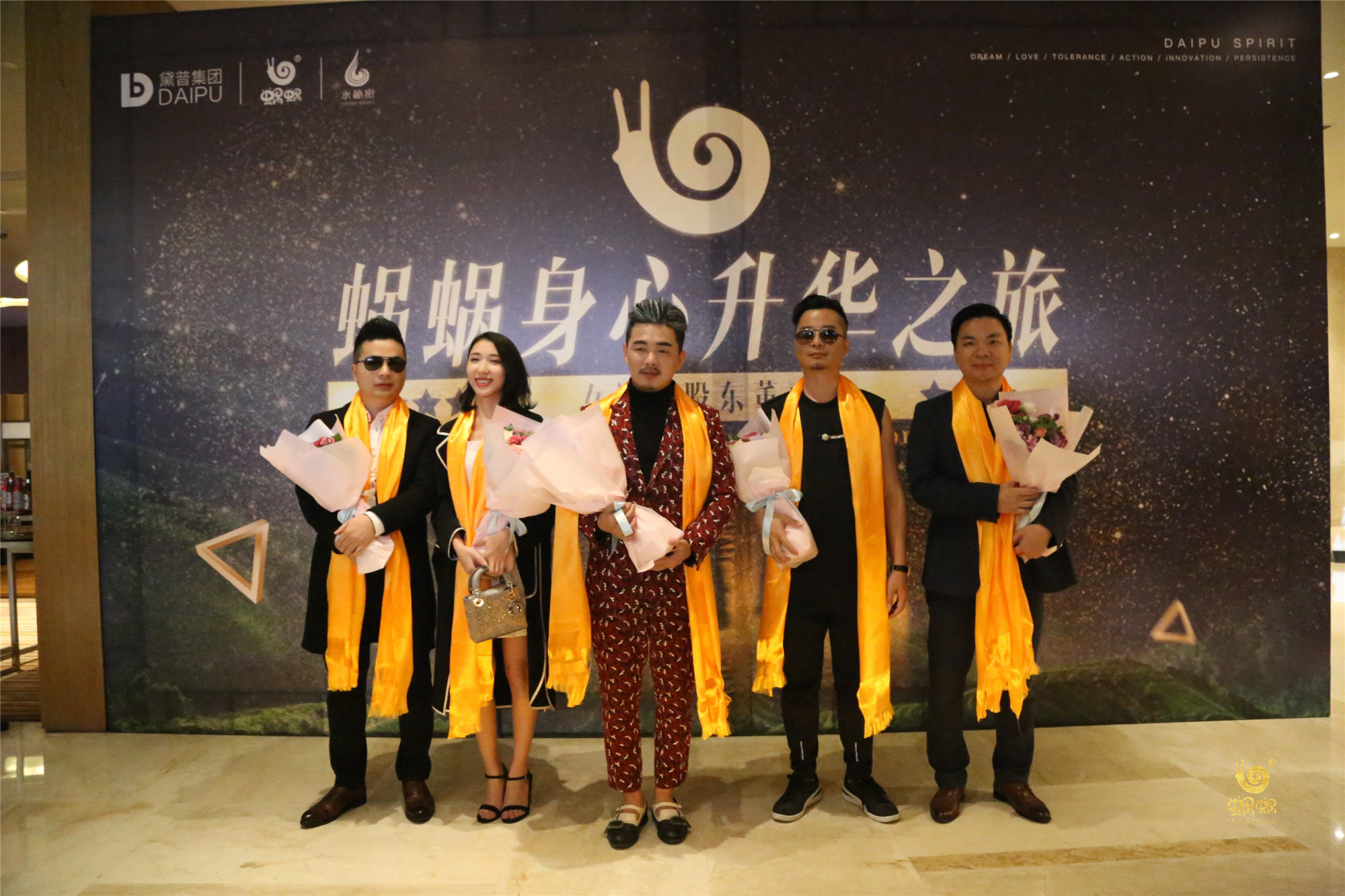 蝸蝸豪華自駕游，美女帥哥帶你走玩轉(zhuǎn)桂林